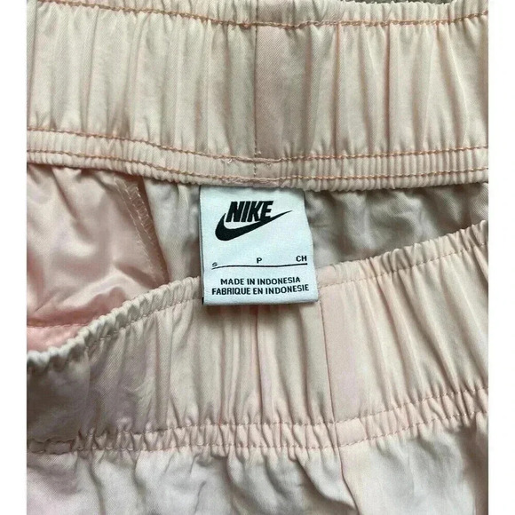 NWT NIKE Women's Swoosh Woven Easy Shorts Hybrid Beach Pink DM6752 Size S - Picture 4 of 6